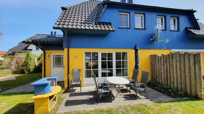 Das Gebäude in dem sich das Ferienhaus befindet
