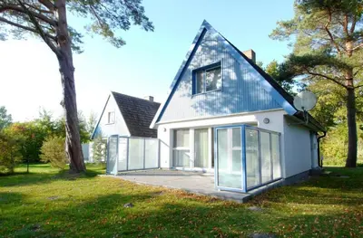 Das Gebäude in dem sich das Ferienhaus befindet