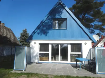 Das Gebäude in dem sich das Ferienhaus befindet