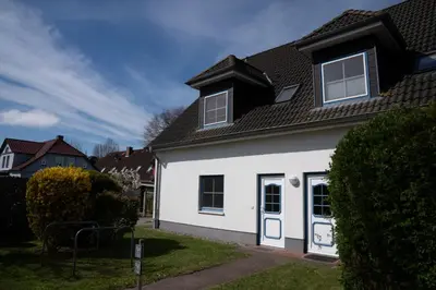 Das Gebäude in dem sich die Ferienwohnung befindet