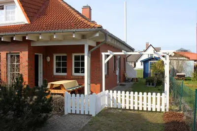 Das Gebäude in dem sich das Ferienhaus befindet