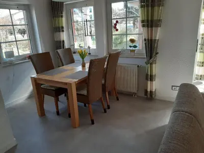 Ein Sitzbereich in der Unterkunft Schulstrasse Haus Seemöwe