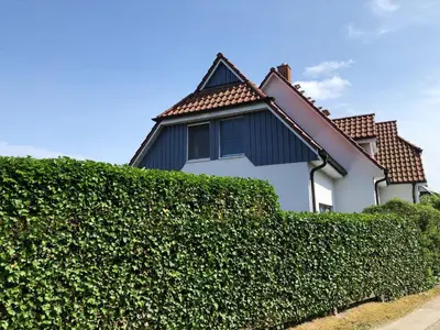 Das Gebäude in dem sich das Ferienhaus befindet