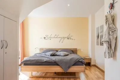 Ein Bett oder Betten in einem Zimmer der Unterkunft MIN SÜNN im Grünen Winkel