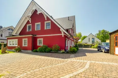 Das Gebäude in dem sich das Ferienhaus befindet