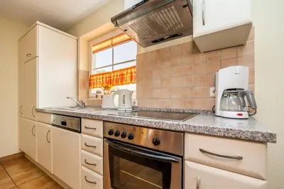 Küche/Küchenzeile in der Unterkunft Neue Reihe 17 Wohnung Leuchtturm