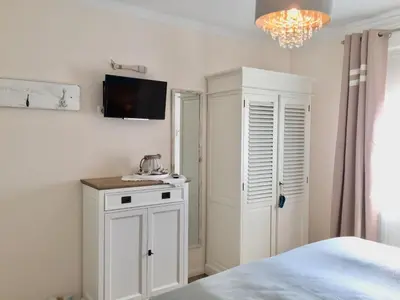 Ein Bett oder Betten in einem Zimmer der Unterkunft Barther Straße 18 Wohnung Hamptons