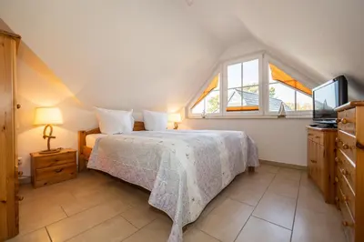Ein Bett oder Betten in einem Zimmer der Unterkunft Strandstrasse 54c d Wohnung 9