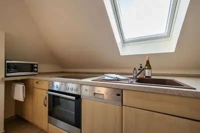 Küche/Küchenzeile in der Unterkunft Strandstrasse 54c d Wohnung 9