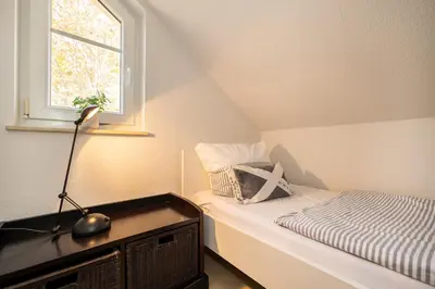 Ein Bett oder Betten in einem Zimmer der Unterkunft Strandstrasse 54c d Wohnung 9