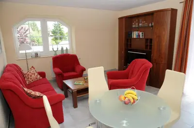 Ein Sitzbereich in der Unterkunft Strandstrasse 54a b Wohnung 3