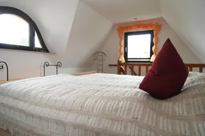Ein Bett oder Betten in einem Zimmer der Unterkunft Kirchweg 14 Hus Pila