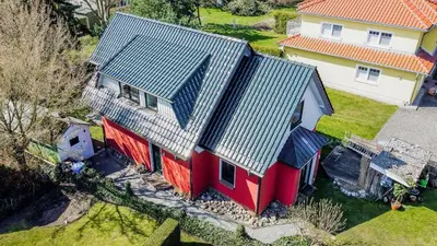 Das Gebäude in dem sich das Ferienhaus befindet