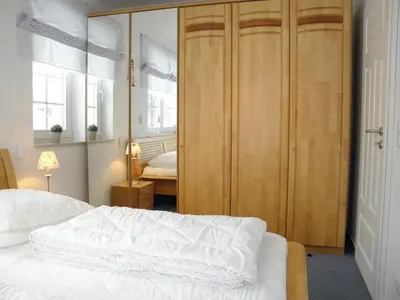 Ein Bett oder Betten in einem Zimmer der Unterkunft Fritz-Re uter-Straße Wohnung Sonnenuhr