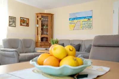 Ein Sitzbereich in der Unterkunft Birkenstrasse 6i Wohnung 13