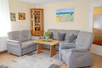 Ein Sitzbereich in der Unterkunft Birkenstrasse 6i Wohnung 13