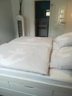 Ein Bett oder Betten in einem Zimmer der Unterkunft Kuschlige Ferienwohnung in der Vinetastadt Barth