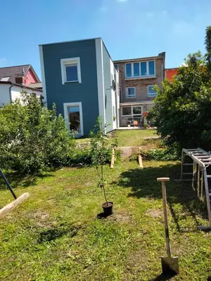 Ein Garten an der Unterkunft Kuschlige Ferienwohnung in der Vinetastadt Barth