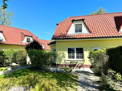 Das Gebäude in dem sich das Ferienhaus befindet