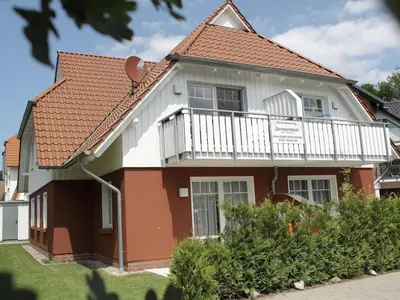 Das Gebäude in dem sich das Ferienhaus befindet