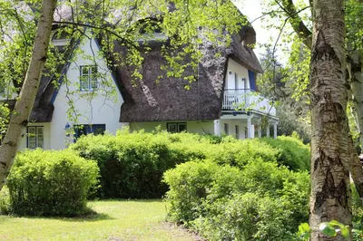 Ein Garten an der Unterkunft Achtern Diek Haus 12a Wohnung 4