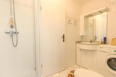 Ein Badezimmer in der Unterkunft Achtern Diek Haus 12a Wohnung 7
