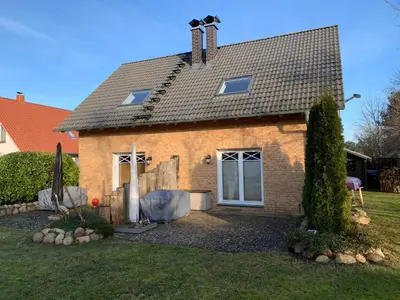 Das Gebäude in dem sich das Ferienhaus befindet