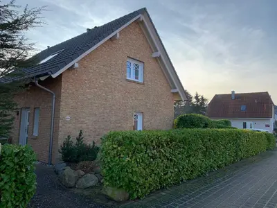 Das Gebäude in dem sich das Ferienhaus befindet