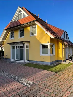 Das Gebäude in dem sich das Ferienhaus befindet