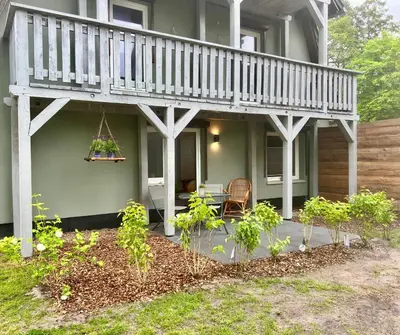 Ein Garten an der Unterkunft Wiesenau 2 Apartment in Prerow by Restaurant Wiesenau