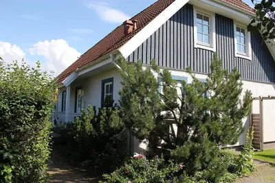 Das Gebäude in dem sich das Ferienhaus befindet