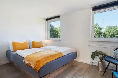 Ein Bett oder Betten in einem Zimmer der Unterkunft Villa Wiesenau großzügiges Ferienhaus in Prerow by Restaurant Wiesenau