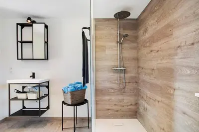 Ein Badezimmer in der Unterkunft Villa Wiesenau großzügiges Ferienhaus in Prerow by Restaurant Wiesenau