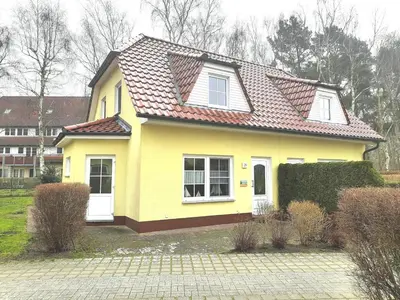 Das Gebäude in dem sich das Ferienhaus befindet