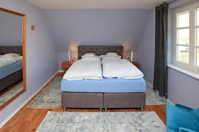 Ein Bett oder Betten in einem Zimmer der Unterkunft Ferienwohnung im Blauen Haus