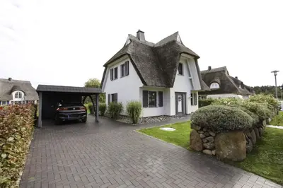 Das Gebäude in dem sich das Ferienhaus befindet
