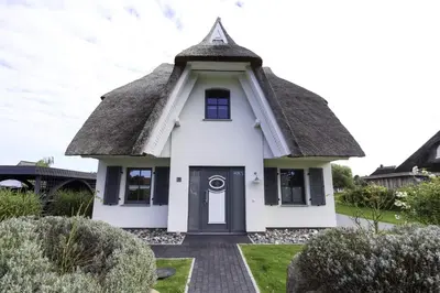 Das Gebäude in dem sich das Ferienhaus befindet
