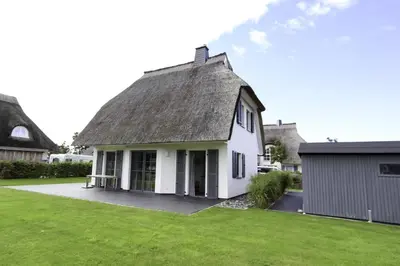 Das Gebäude in dem sich das Ferienhaus befindet