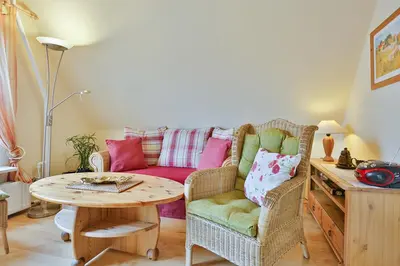 Ein Sitzbereich in der Unterkunft Ferienwohnung Heideweg, OG