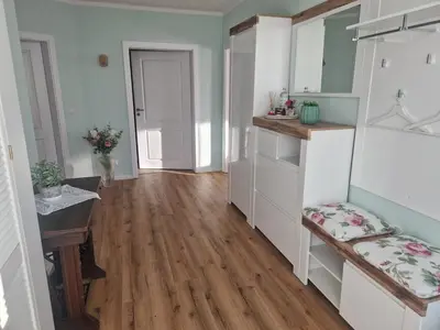 Küche/Küchenzeile in der Unterkunft Rosenhaus Nähe Bodden und Ostsee an den Kranichfeldern