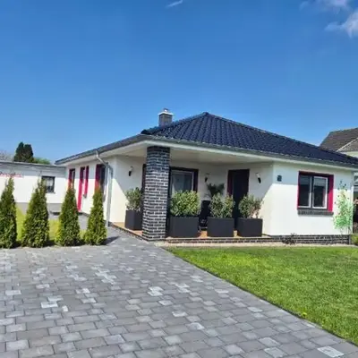 Rosenhaus Nähe Bodden und Ostsee an den Kranichfeldern