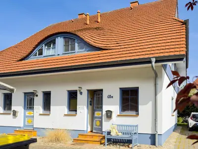 Das Gebäude in dem sich das Ferienhaus befindet