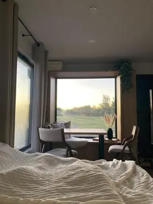 Ein Bett oder Betten in einem Zimmer der Unterkunft Tiny House Boddenblick - Ostsee