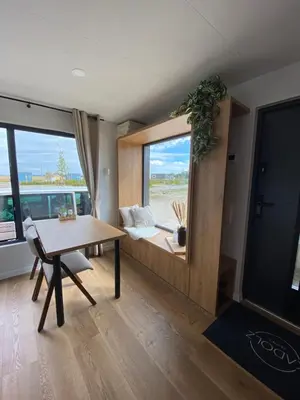 Ein Balkon oder eine Terrasse in der Unterkunft Tiny House Boddenblick - Ostsee