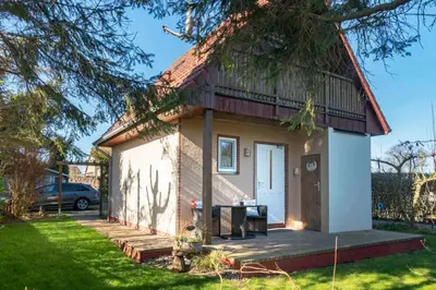 Das Gebäude in dem sich das Ferienhaus befindet