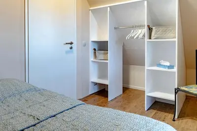 Ein Bett oder Betten in einem Zimmer der Unterkunft Ferienhaus Mandelhaus 2 mit Boddenblick - Natur & Entspannung in Saal