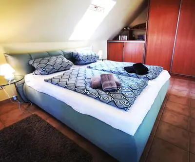 Ein Bett oder Betten in einem Zimmer der Unterkunft UNSERE PERLE IM ZENTRUM von Zingst MIT SÜDTERRASSE