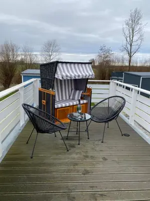 Ein Balkon oder eine Terrasse in der Unterkunft Tiny Haus Boddenblick