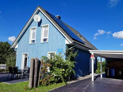 Das Gebäude in dem sich das Ferienhaus befindet