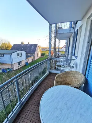 Ein Balkon oder eine Terrasse in der Unterkunft UNSERE PERLE AM HAFEN mit BALKON und KLEINER TERRASSE